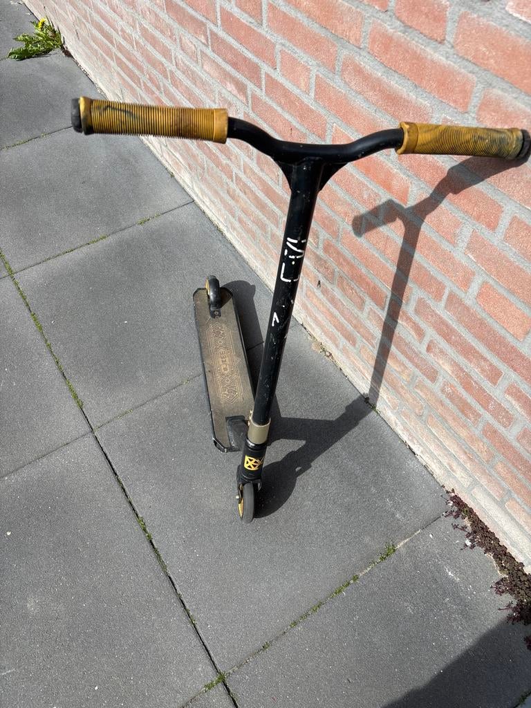 Stuntstep zwart met goud, Fietsen en Brommers, Steps, Ophalen of Verzenden, Gebruikt, Overige typen