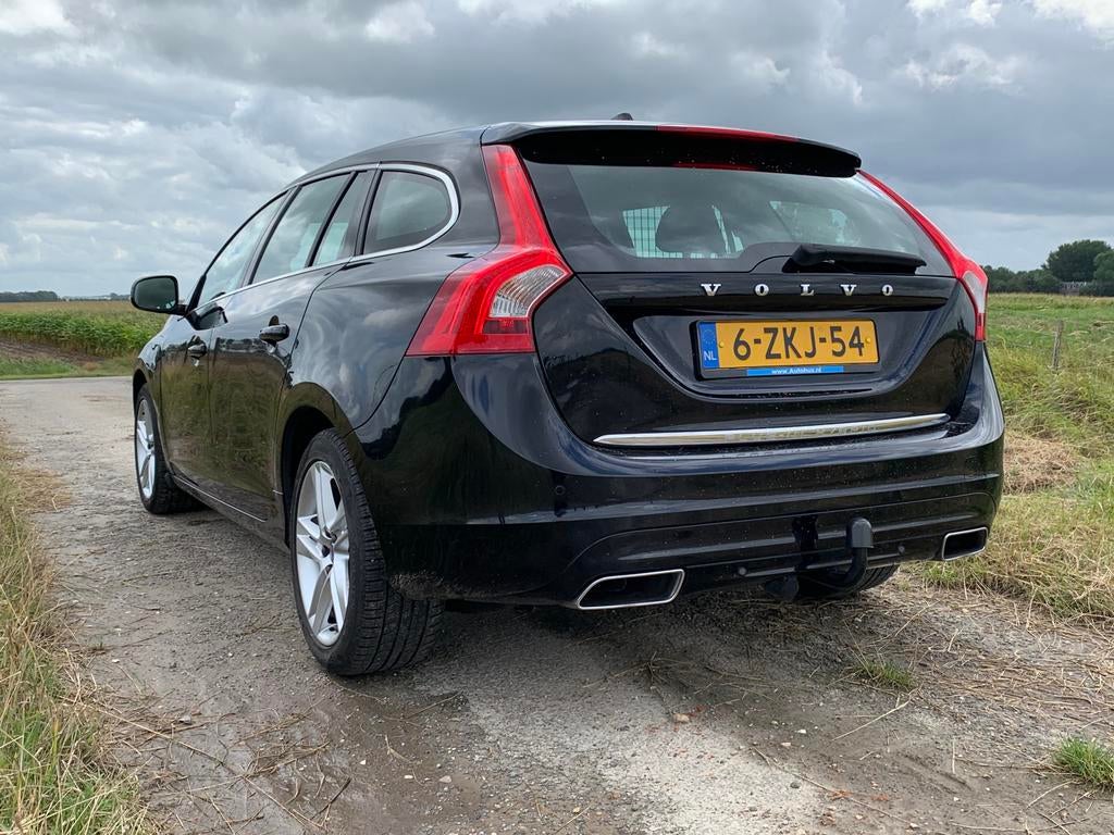Hybride v60 bj 2015, Automaat, 1800 kg, Metallic lak, Zwart