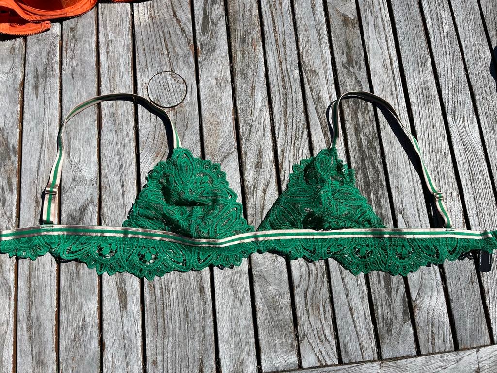 LIVY Groene Kanten Bralette setje M/44, Kleding | Dames, Ondergoed en Lingerie, Ophalen of Verzenden, Groen, BH