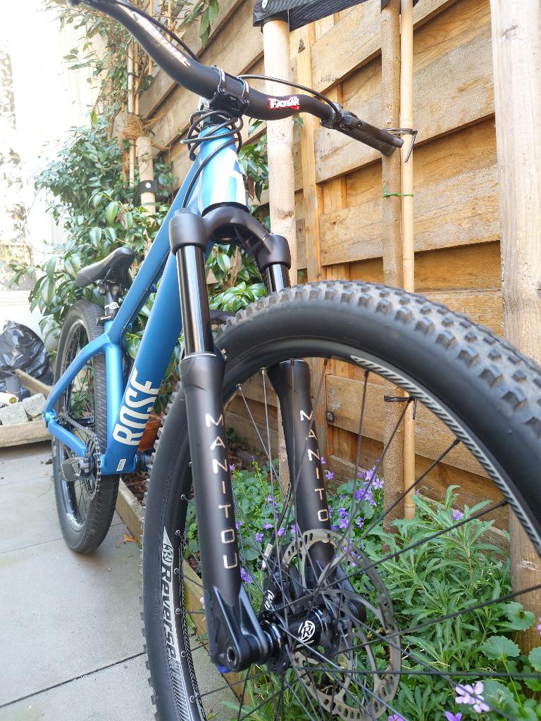 Custom Dirt Jumper Rose The Bruce 1, Ophalen, 24 inch of meer, Stuur 360° draaibaar, Aluminium