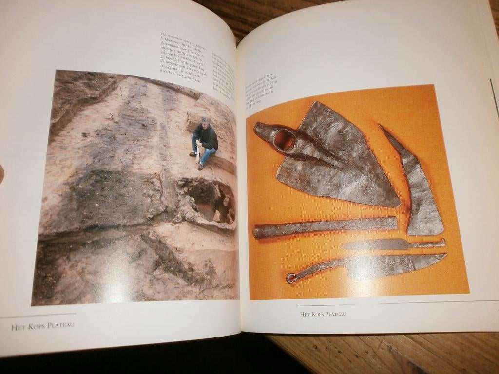 romeinse legerplaats prehistorische grafheuvels kops plateau, Ophalen of Verzenden, 14e eeuw of eerder, Zo goed als nieuw