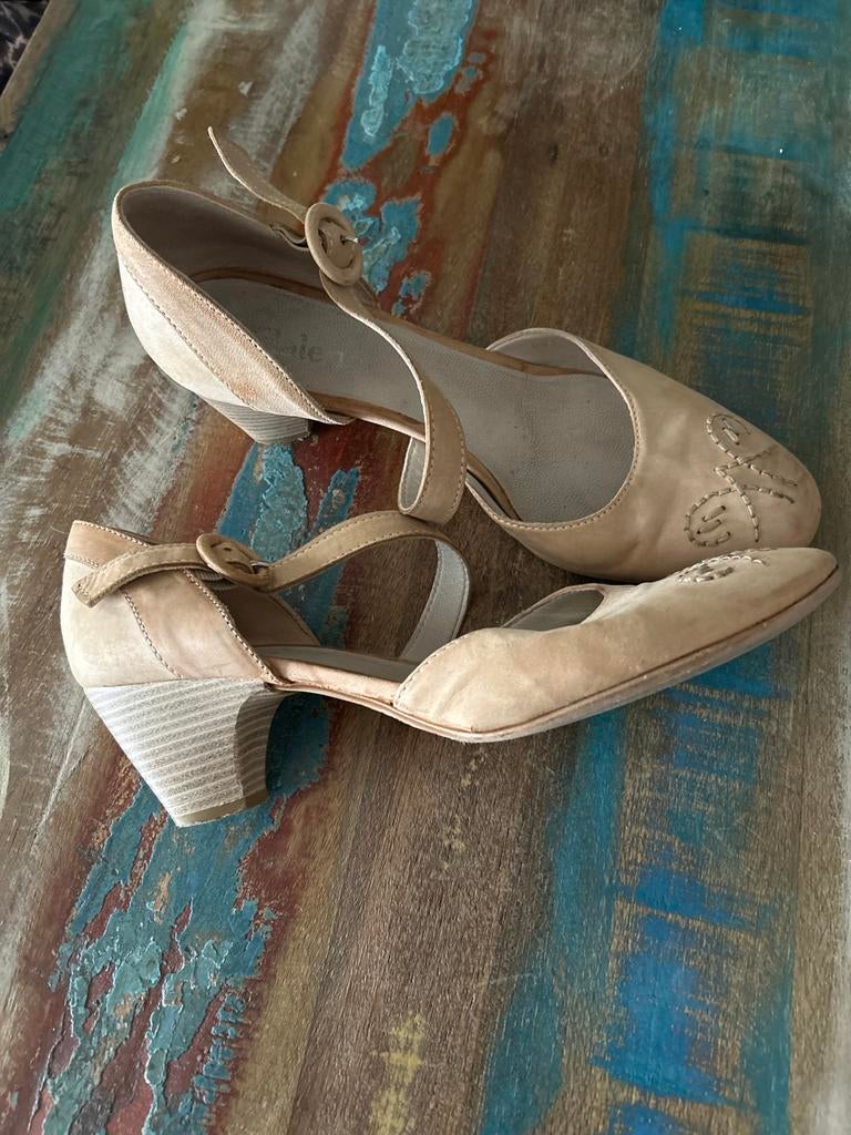 Van Dalen beige schoenen maat 39, Ophalen of Verzenden, Gedragen, Beige, Schoenen met lage hakken
