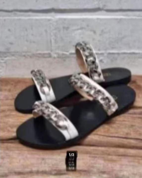 SIREN - Prachtige leren chain slippers maat 39 - Nieuw, Kleding | Dames, Schoenen, Nieuw, Slippers, Wit, Ophalen of Verzenden