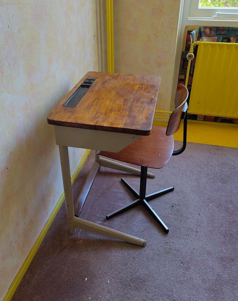 Vintage schoolbureau met bureaustoel, Kinderen en Baby's, Kinderkamer | Tafels en Stoelen, Ophalen, Gebruikt, Tafel(s) en Stoel(en)