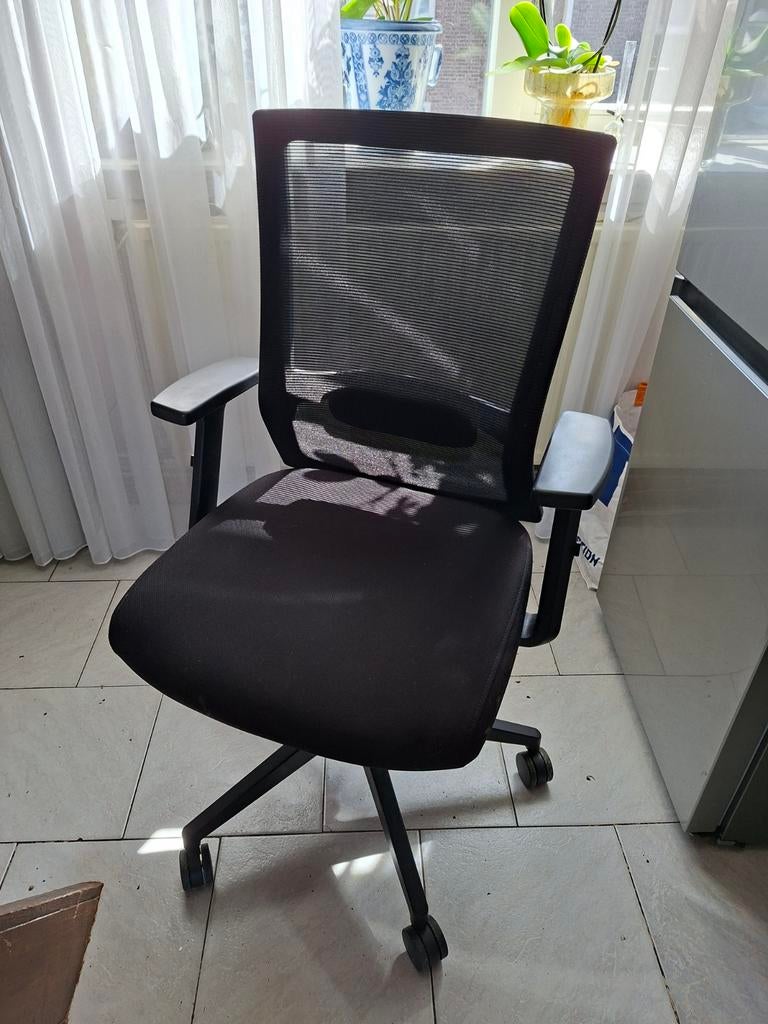 Comfortabele WeWork Bureaustoel - Zwart met Mesh Rugleuning, Ophalen, Gebruikt, Zwart, Bureaustoel