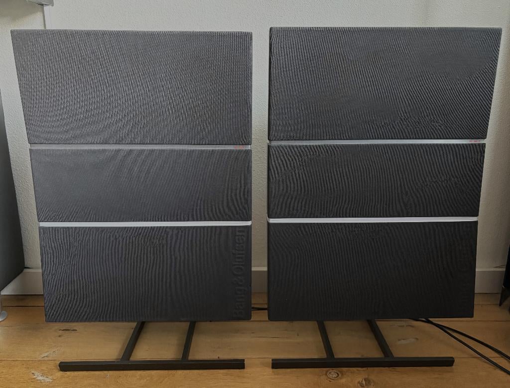 Bang en Olufsen Redline RL60 speakers met standaards, Zo goed als nieuw, 60 tot 120 watt, Front, Rear of Stereo speakers, Ophalen