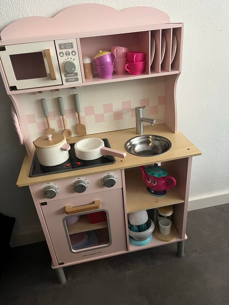 Roze houten speelkeuken met accessoires - New Classic Toys, Ophalen, Gebruikt, Hout, Speelkeuken