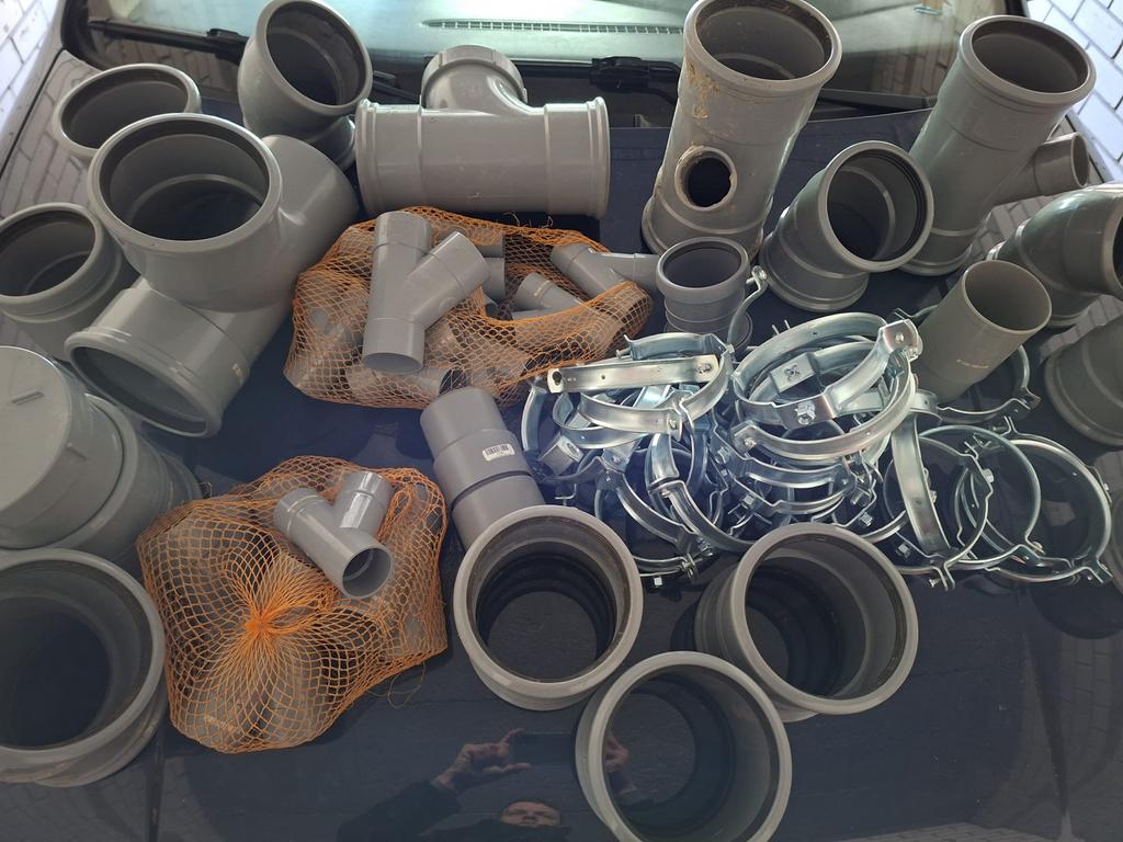 Partij PVC afvoerbuizen, beugels & koppelingen (nieuw), Doe-het-zelf en Verbouw, Buizen en Afvoer, Bochten, Pvc, Ophalen of Verzenden