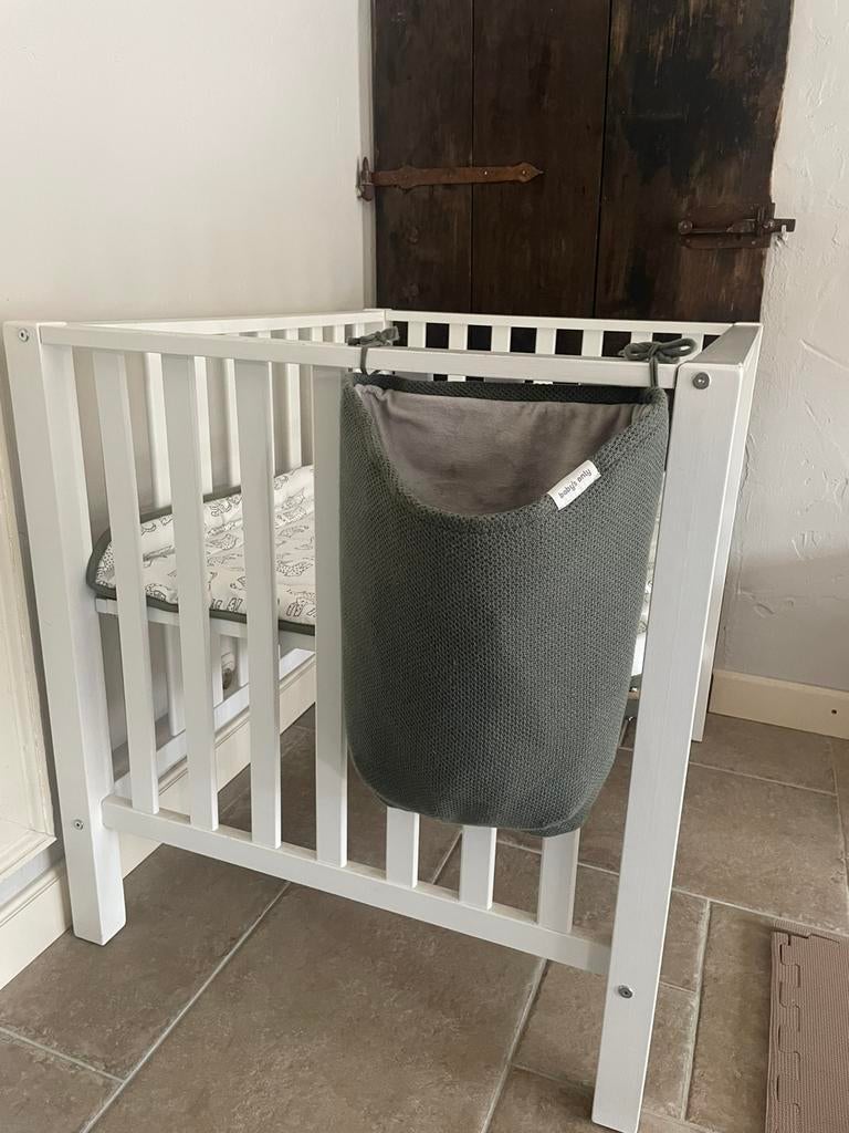 Witte babybox incl. accessoires – gebruikt maar compleet, Kinderen en Baby's, Boxen, Ophalen, Gebruikt