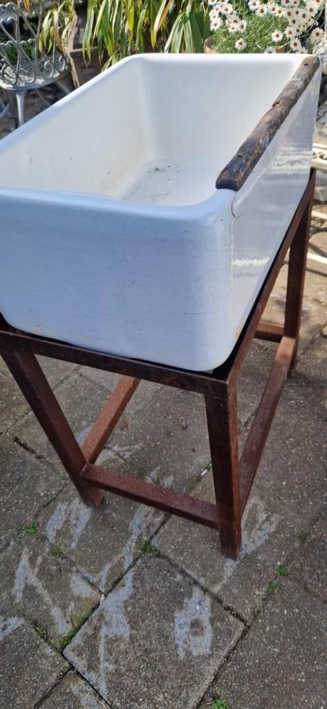 Oude trog/wasbak van keramiek op standaard(brocante), Ophalen, Gebruikt, Steen, Wastafel