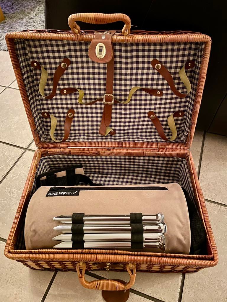 TE KOOP: mooie picknickmand met kleed en grondankers NIEUW, Ophalen of Verzenden, Nieuw