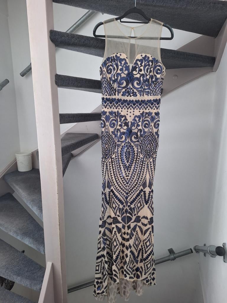 Elegante Galajurk met Blauwe Borduurdetails - Maat 38/40, Maat 38/40 (M), Galajurk, Blauw, Ophalen of Verzenden