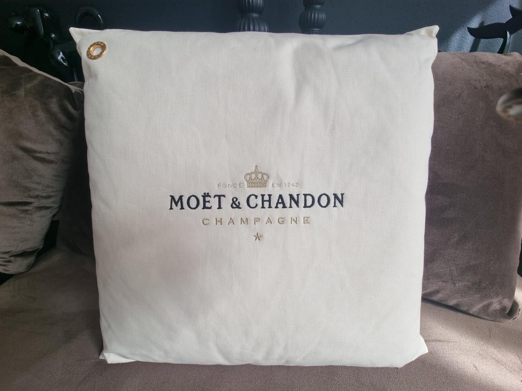 Luxe Originele Moët & Chandon Kussens️️️️ voor aan boord⭐️, Ophalen of Verzenden, Nieuw