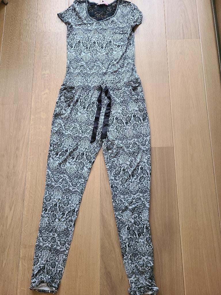Zwart/witte Pyjama / huispak / onesie, Hunkemoller, maat M, Maat 38/40 (M), Zwart, Nieuw, Ophalen of Verzenden
