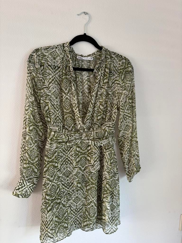 Zara jurkje nieuw groen wit print v-hals. Maat: S, Ophalen of Verzenden, Nieuw, Maat 36 (S), Groen