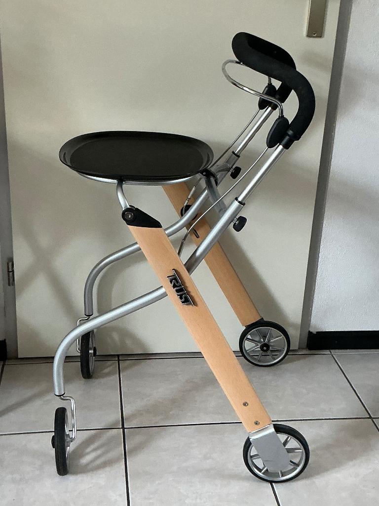 Mooie rollator voor binnen, Ophalen, Opvouwbaar, Zo goed als nieuw
