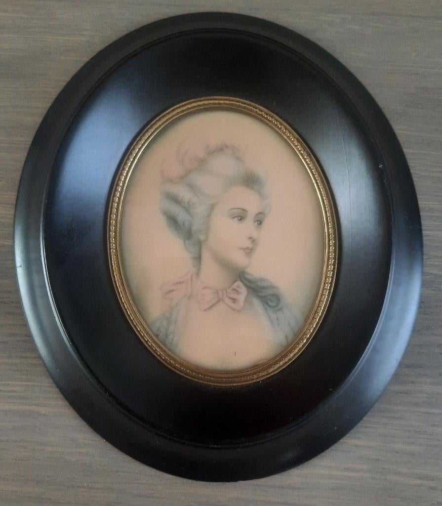 ovaal miniatuur portret op ivoor voor 1947, Ophalen of Verzenden