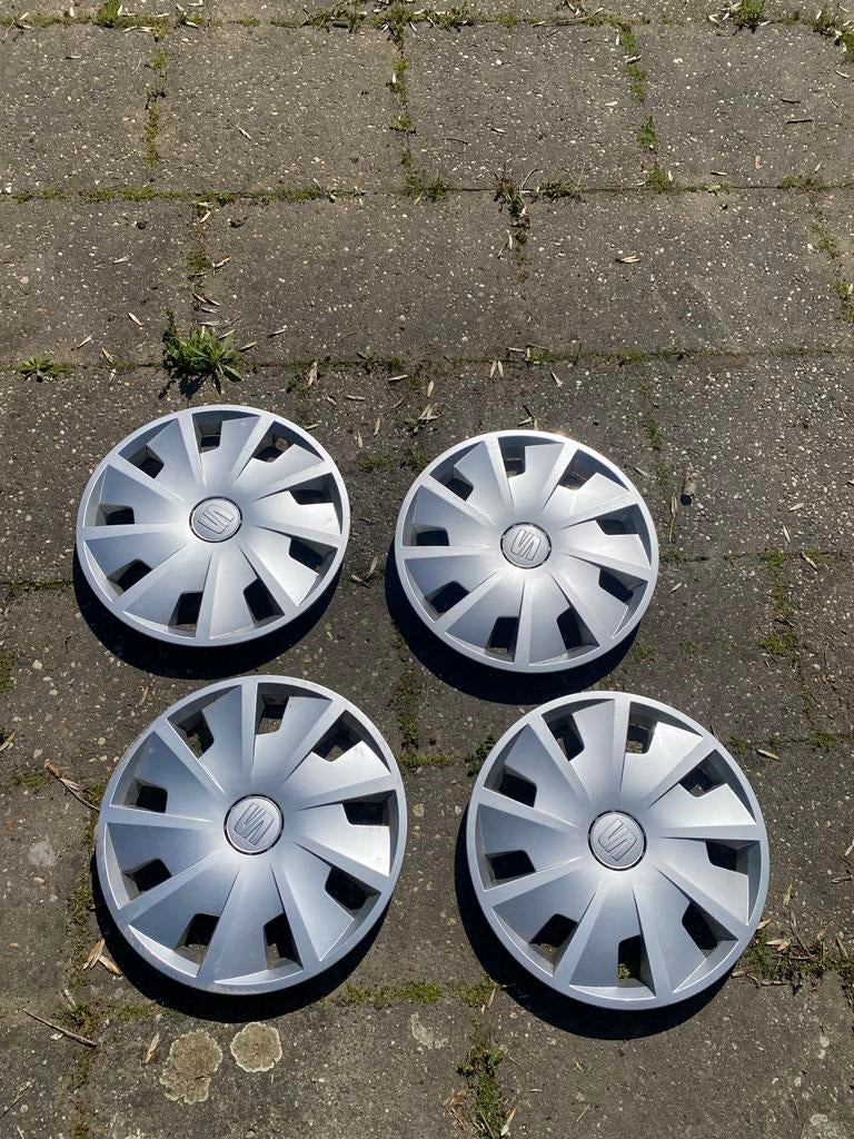 Set van 4x 15 inch wieldoppen - SEAT logo, Ophalen of Verzenden, Gebruikt