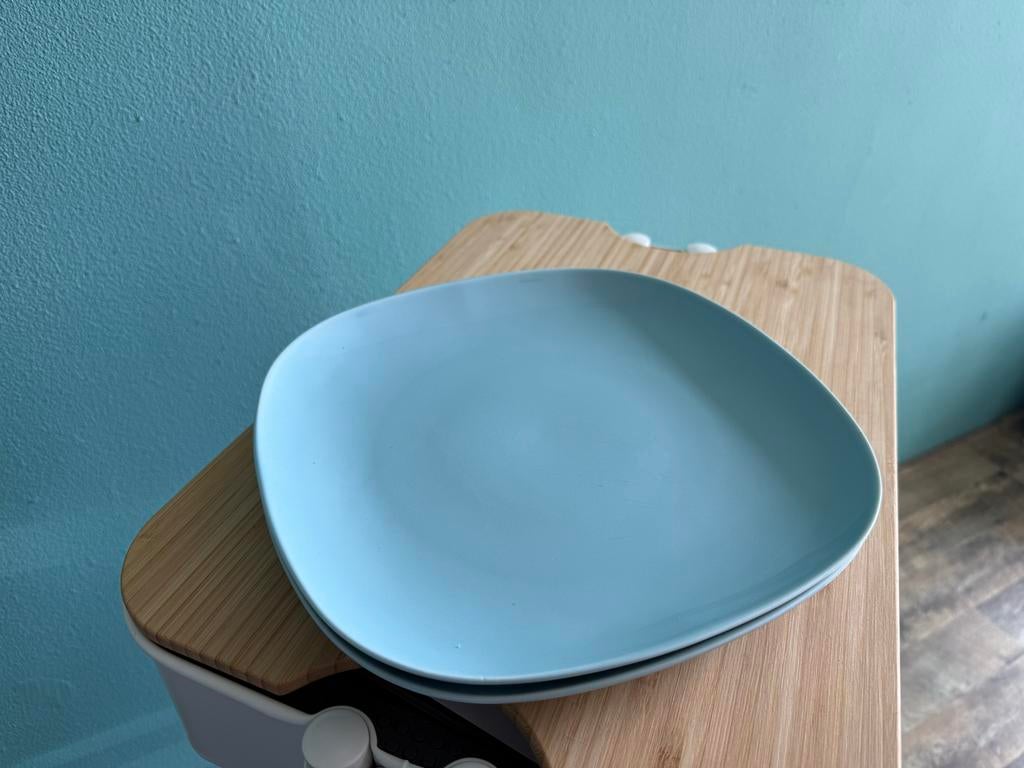 Twee turquoise borden vierkant 25x25cm ikea, Ophalen, Keramiek, Zo goed als nieuw, Bord(en)