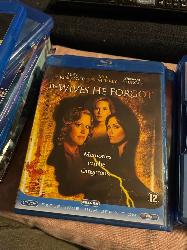 The Wives He Forgot - Blu-ray, Ophalen of Verzenden, Zo goed als nieuw, Thrillers en Misdaad