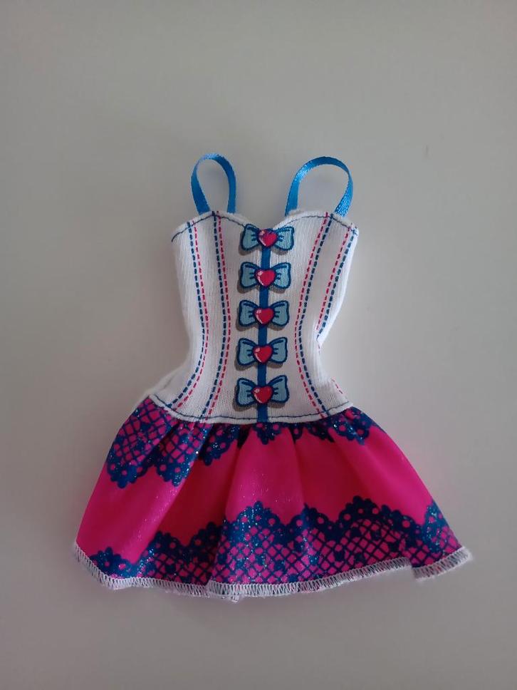 Veel Mooie Korte Jurkjes voor (Barbie) Poppen (21 foto's), Verzamelen, Poppen, Gebruikt, Kleertjes, Ophalen of Verzenden
