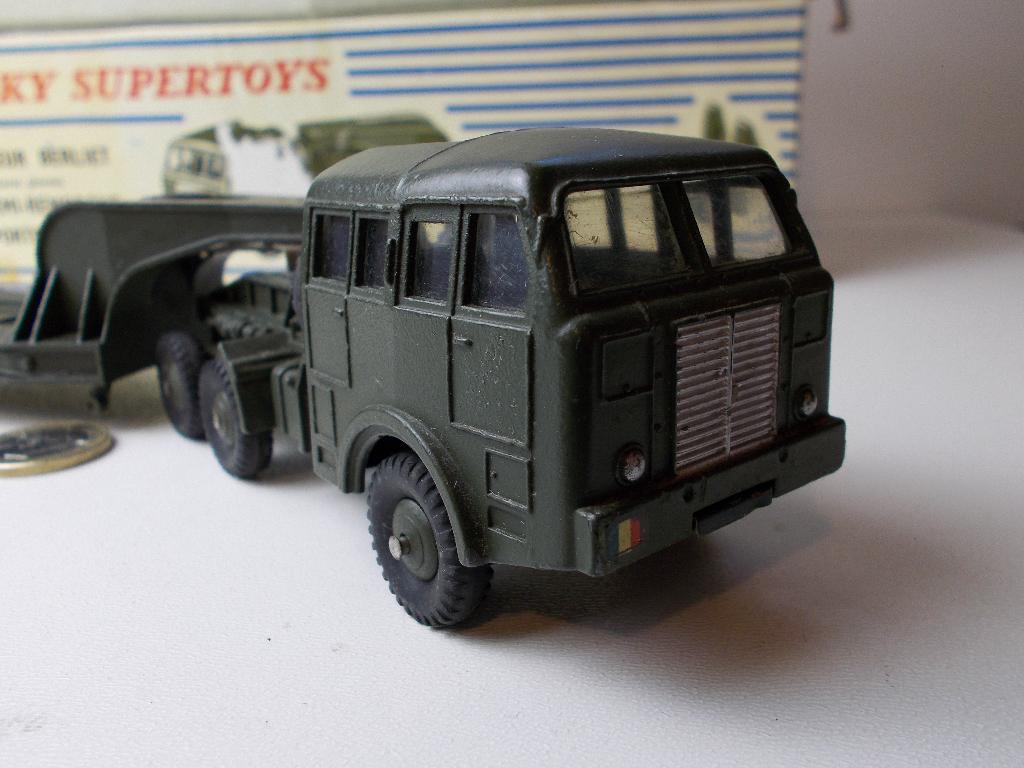 1959 Dinky SuperToys 890 TRACTEUR BERLIET TANK TRANSPORTER., Ophalen of Verzenden, Zo goed als nieuw, Bus of Vrachtwagen, Dinky Toys