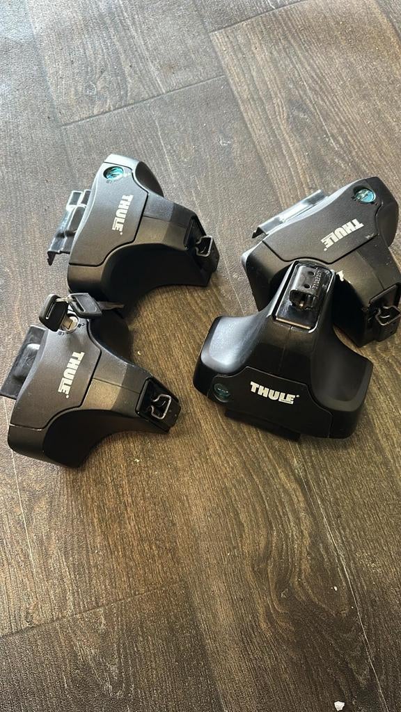Thule dakdragersvoeten - Set van 4, Auto diversen, Dakdragers, Gebruikt, Ophalen of Verzenden