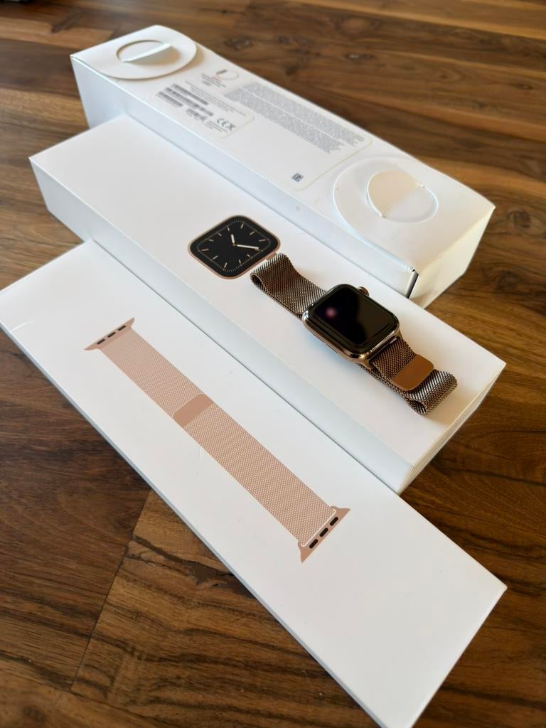 Apple Watch 5 - Stainless Steel RVS - Gold, Sieraden, Tassen en Uiterlijk, Smartwatches, Ophalen of Verzenden, Zo goed als nieuw