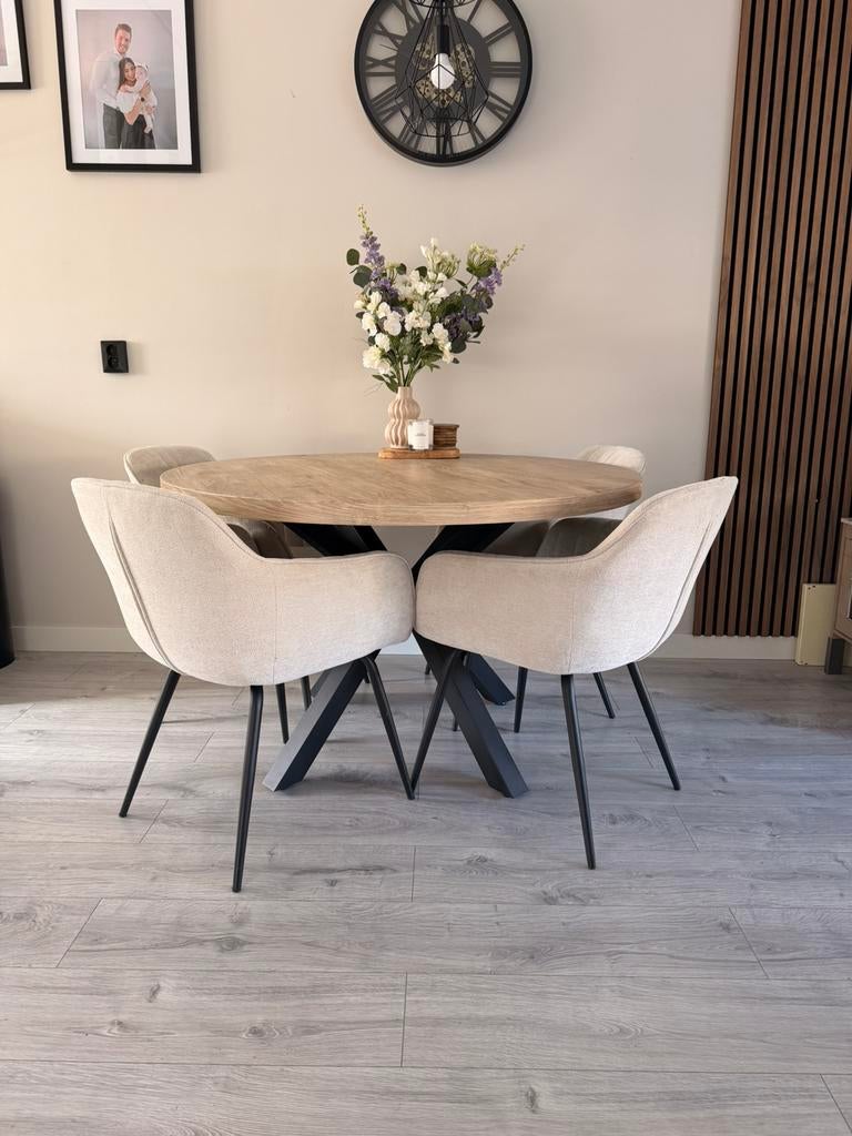 Eettafel kwantum, Ophalen, Gebruikt, 100 tot 150 cm, Vier personen