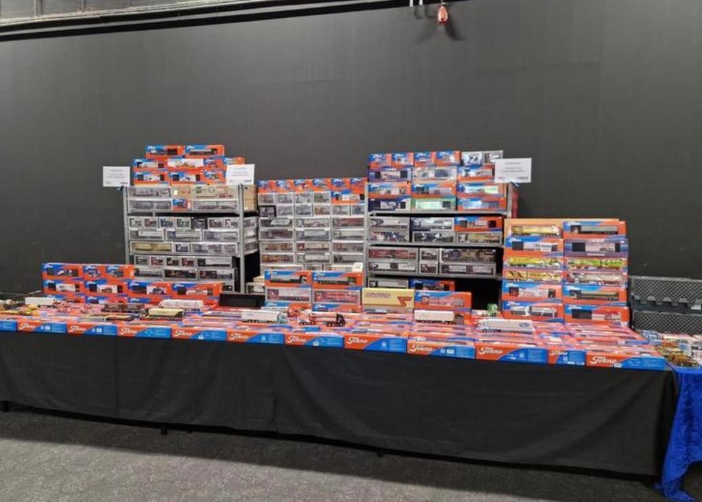 Tekno en Wsi verzamelingen gezocht, Hobby en Vrije tijd, Modelauto's | 1:50, Ophalen of Verzenden, Zo goed als nieuw, Bus of Vrachtwagen