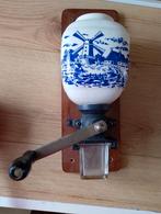 Antieke porseleinen wand koffiemolen Delfts blauwe stijl, Antiek en Kunst, Antiek | Keramiek en Aardewerk, Ophalen of Verzenden