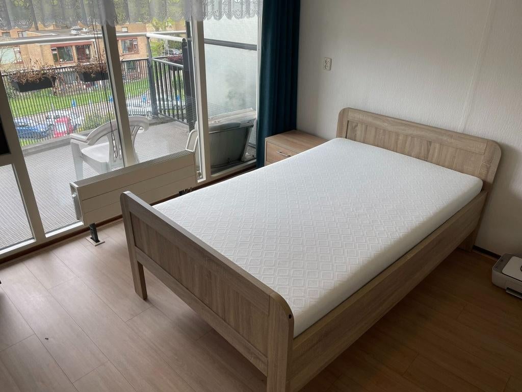 Senioren slaapkamer in licht eiken, Ophalen, Zo goed als nieuw, Eenpersoons, Licht eiken