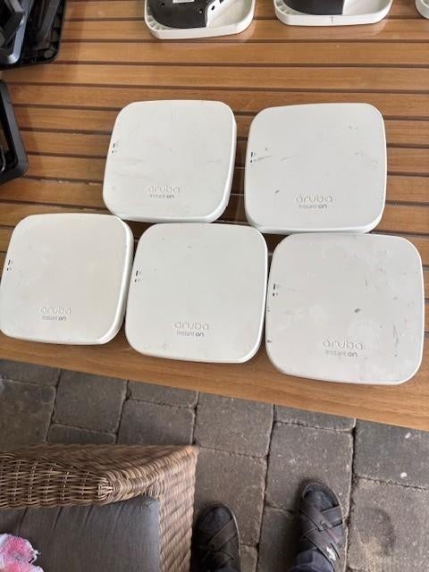 Instant On Aruba, Computers en Software, Accesspoints, Ophalen of Verzenden, Gebruikt