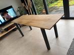 Massief houten tafel met metalen onderstel, Huis en Inrichting, Tafels | Eettafels, Ophalen, 50 tot 100 cm, Zo goed als nieuw