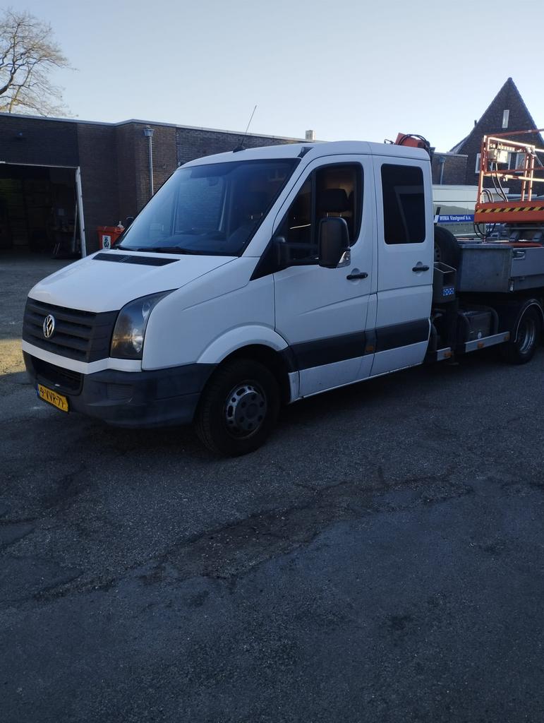 Volkswagen Crafter BE trekker met autolaadkraan 5,36 lang, Euro 5, Achterwielaandrijving, Zwart, Volkswagen