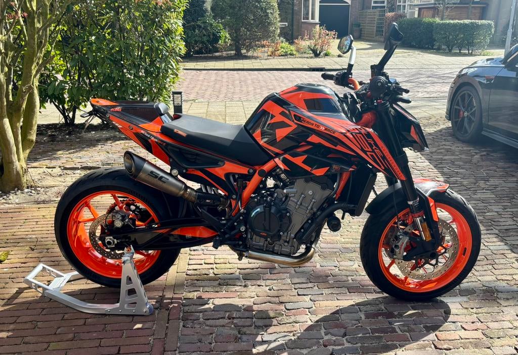 KTM Duke 890 R - als nieuw! - Dikste van NL - veel extra's, Motoren, Motoren | KTM, 2 cilinders, 890 cc, Motorrijbewijs A, Meer dan 35 kW