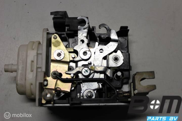 Deurslot links 8D1837015F, Gebruikt