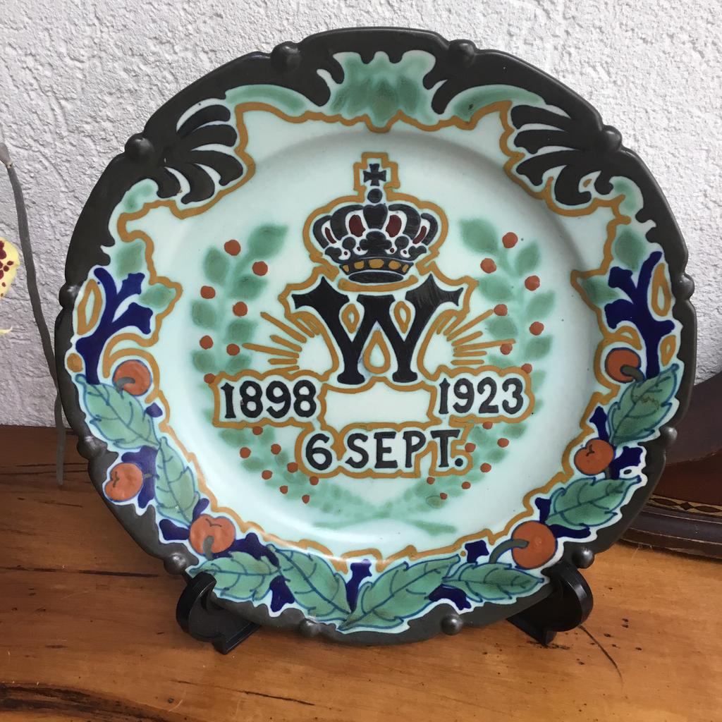 1898-1923 koningin Wilhelmina Regina plateel Gouda, Ophalen of Verzenden, Zo goed als nieuw, Servies