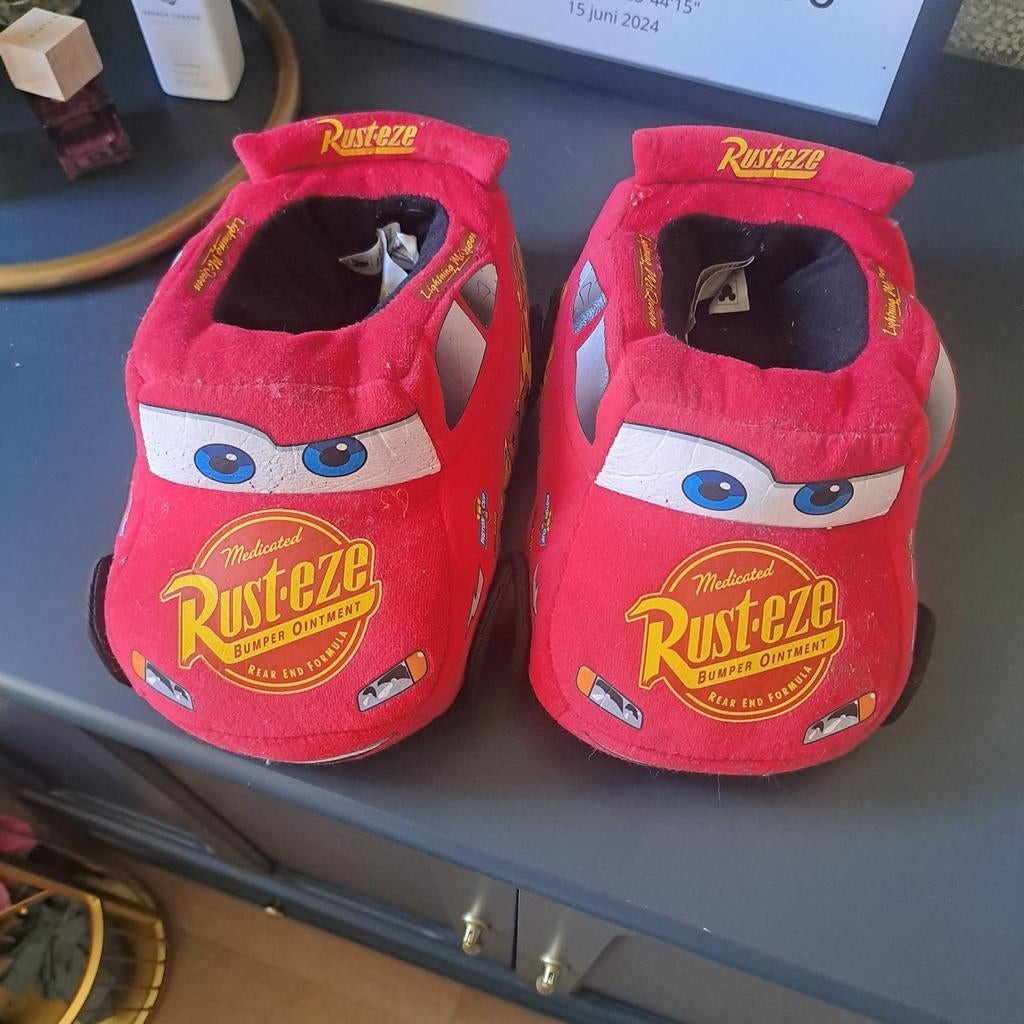 Cars Lightning McQueen pantoffels maat 32/33, Gebruikt, Disney Cars, Schoenen, Ophalen of Verzenden