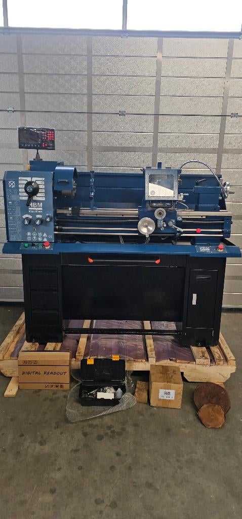 HBM 330 x 1000 DRO Metaaldraaibank - 400 Volt - 1,5 KW, Doe-het-zelf en Verbouw, Draaibanken, Ophalen, Zo goed als nieuw, Metaaldraaibank