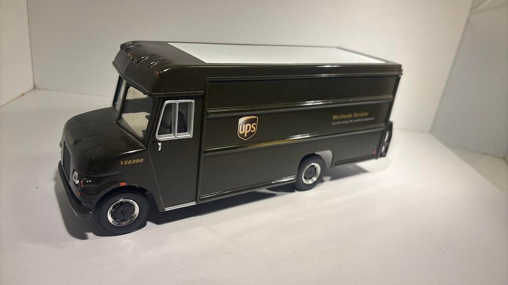 Ups bus 1.24, Hobby en Vrije tijd, Modelauto's | 1:24, Overige merken, Ophalen of Verzenden, Bus of Vrachtwagen, A