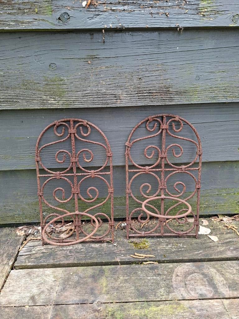 2 gietijzeren plantenhangers voor buiten, Tuin en Terras, Bloembakken en Plantenbakken, Gebruikt, Minder dan 30 cm, Rond, Ophalen of Verzenden