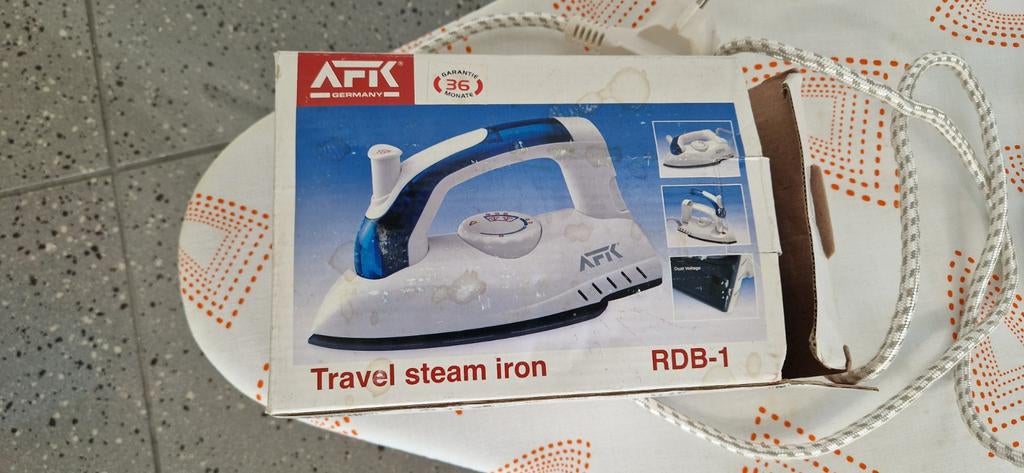 AFK Germany RDB-1 Reisstrijkijzer - Compact en Handig, Ophalen of Verzenden, Zo goed als nieuw
