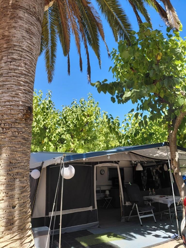 caravan Compleet met alle benodigdheden Staat in spanje, 2 aparte bedden, Rondzit, Particulier, Schokbreker