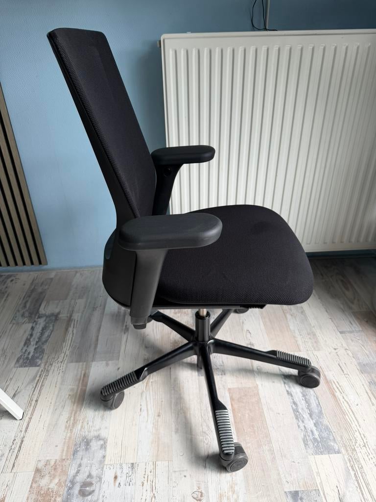HAG bureaustoel professioneel, Ophalen, Zo goed als nieuw, Zwart