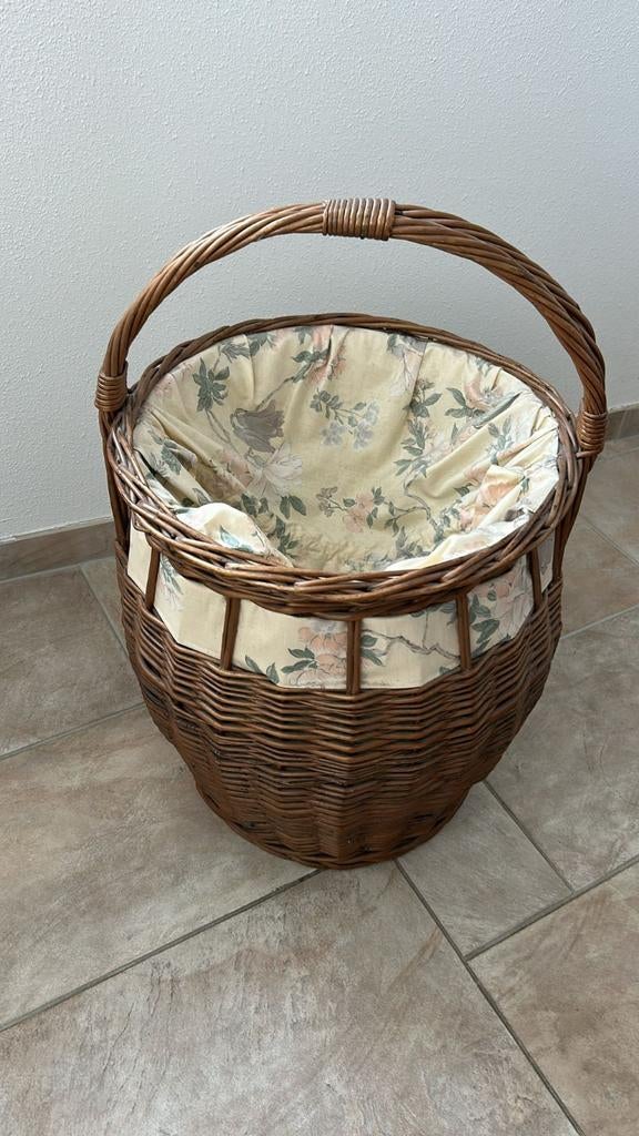Oude mand, Huis en Inrichting, Woonaccessoires | Schalen en Manden, Ophalen of Verzenden, Rond, Riet