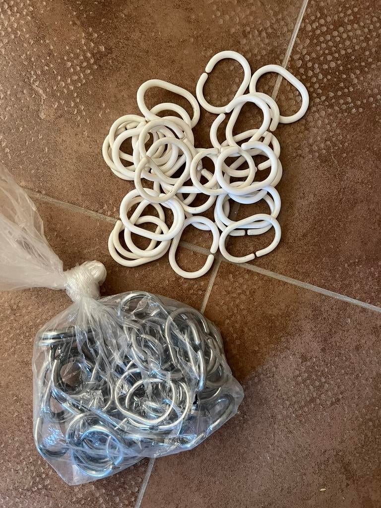 Douchegordijnringen zilver (36 stuks) en wit (28 stuks), Ophalen of Verzenden, Zo goed als nieuw
