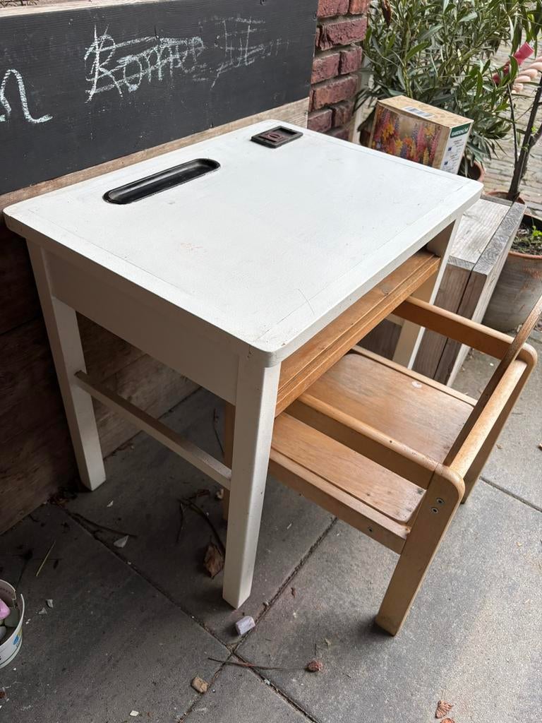 Gratis tafel stoel schooltafel retro vintage bureau kinder, Kinderen en Baby's, Kinderkamer | Tafels en Stoelen, Ophalen of Verzenden