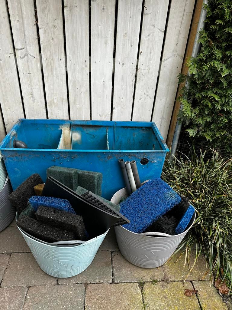 Vijverbak met filtersponzen (vorig jaar vervangen), Ophalen, Gebruikt, Vijverbak