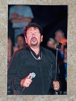 Org kleurenfoto 20x30cm van het laatste optreden Andre Hazes, Verzenden, Nieuw, Foto of Kaart